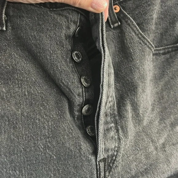 Levi's® Premium 501® ORIGINAL FIT HIGH RISE WOMEN'S SHORTS, RTR - Picture 2 of 7